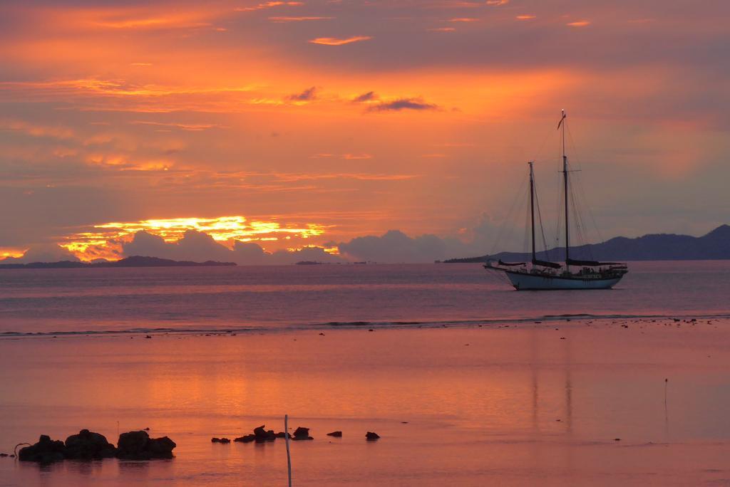 First Landing Beach Resort & Villas Lautoka Esterno foto